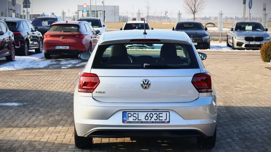 VOLKSWAGEN Polo -