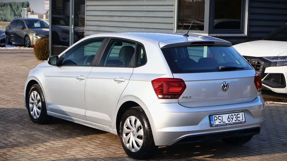 VOLKSWAGEN Polo -