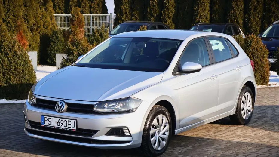 VOLKSWAGEN Polo -
