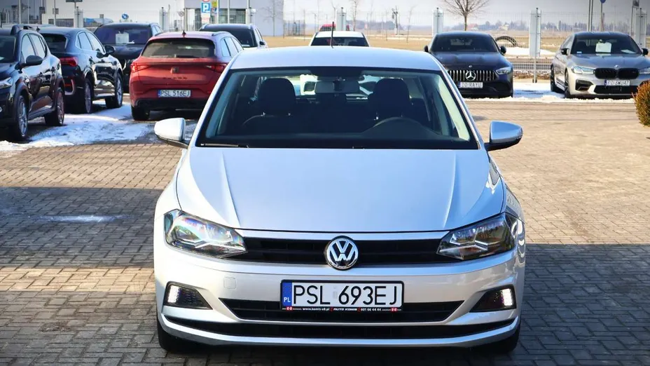 VOLKSWAGEN Polo -