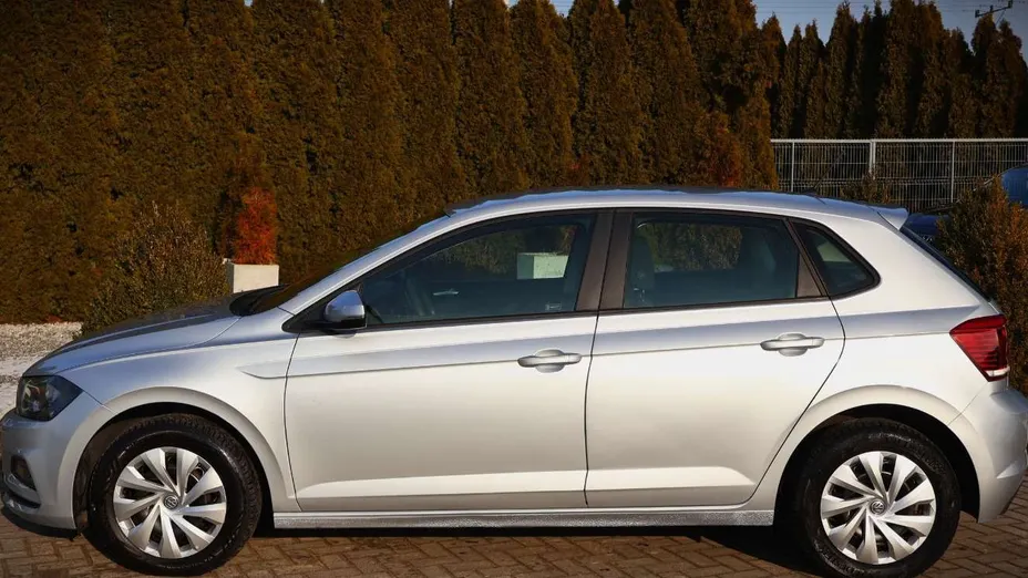VOLKSWAGEN Polo -