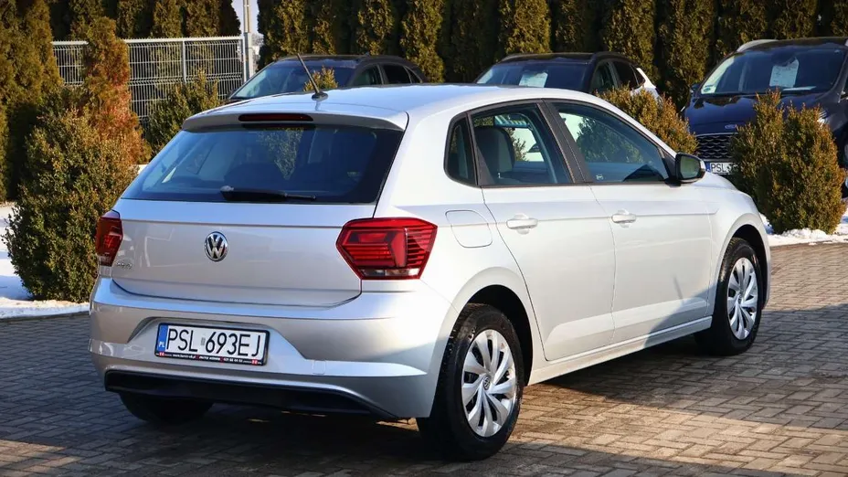 VOLKSWAGEN Polo -