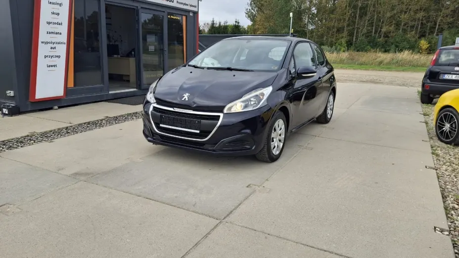 PEUGEOT 208 -