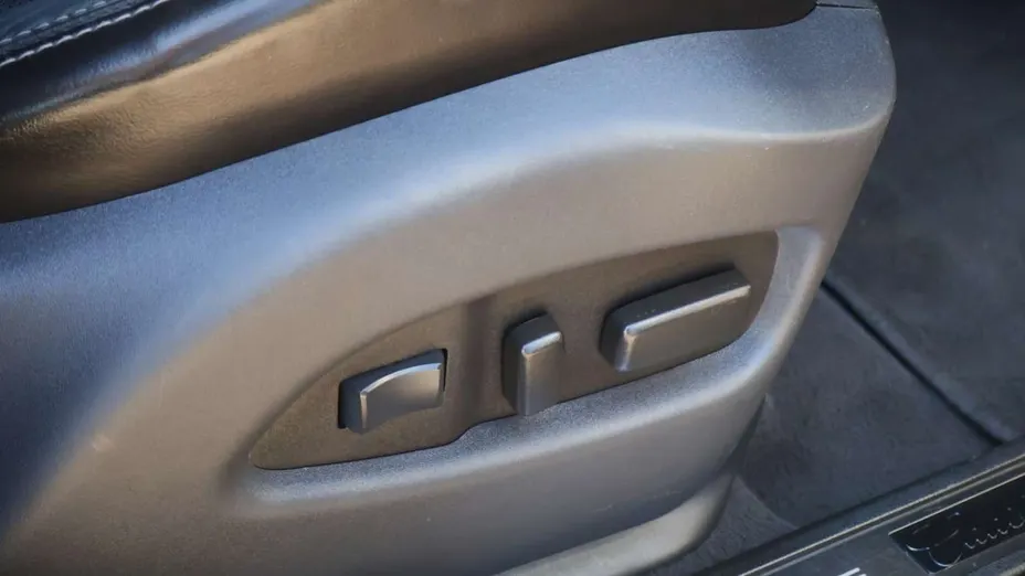 CADILLAC SRX -