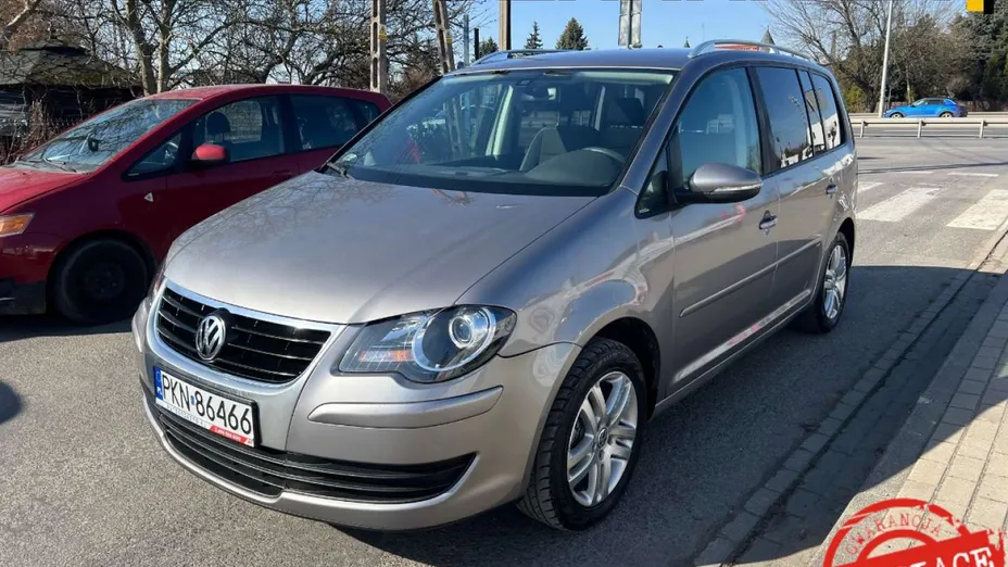 VOLKSWAGEN Touran -