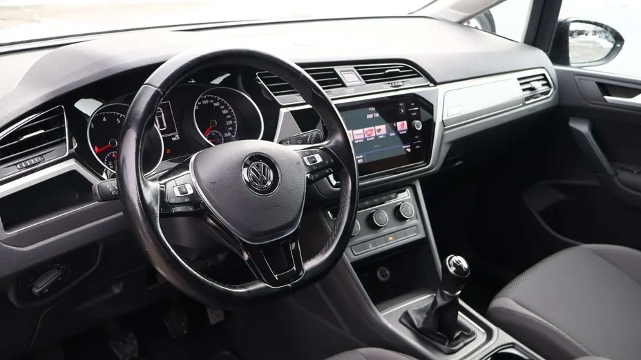 VOLKSWAGEN Touran -