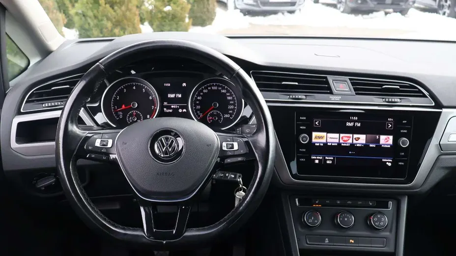 VOLKSWAGEN Touran -