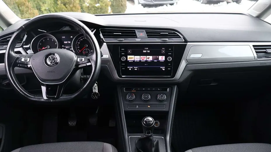 VOLKSWAGEN Touran -