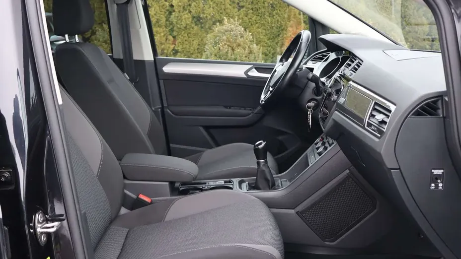 VOLKSWAGEN Touran -