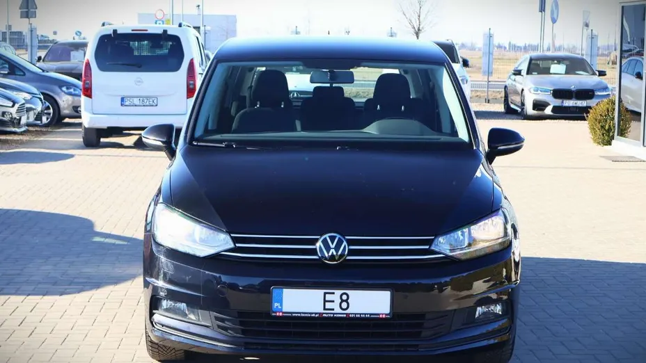 VOLKSWAGEN Touran -