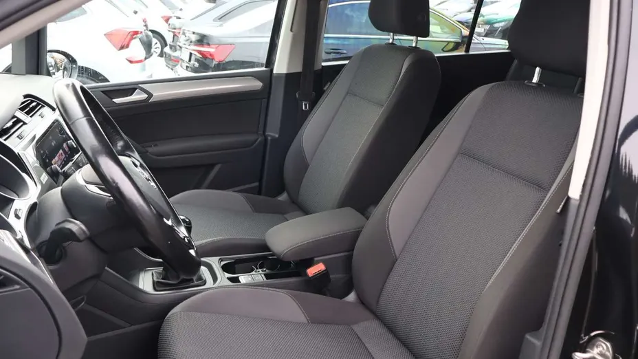 VOLKSWAGEN Touran -