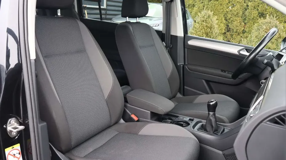 VOLKSWAGEN Touran -