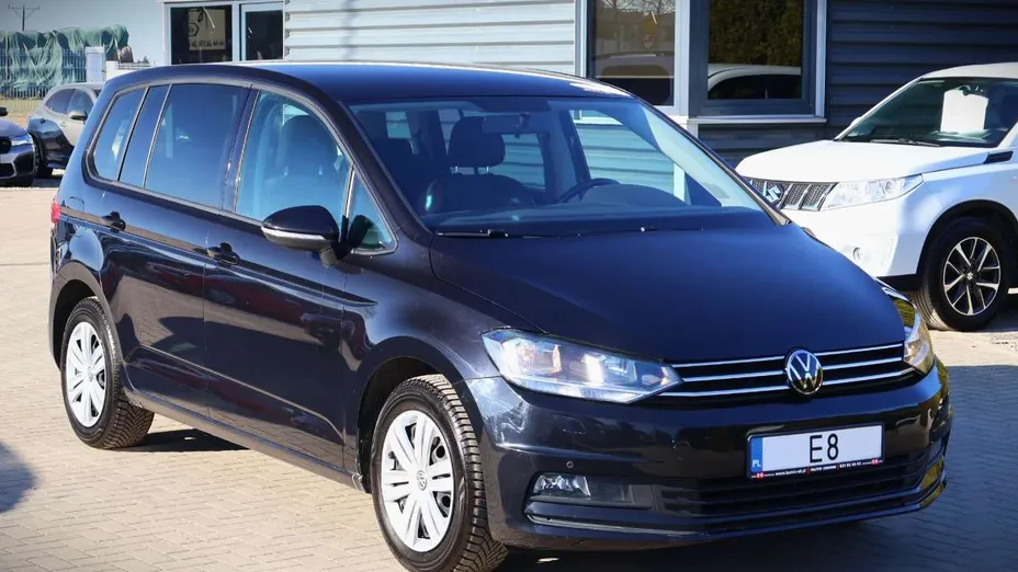 VOLKSWAGEN Touran -