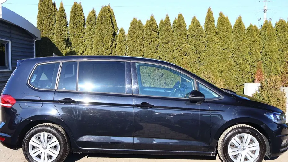 VOLKSWAGEN Touran -