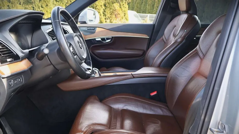VOLVO XC90 -