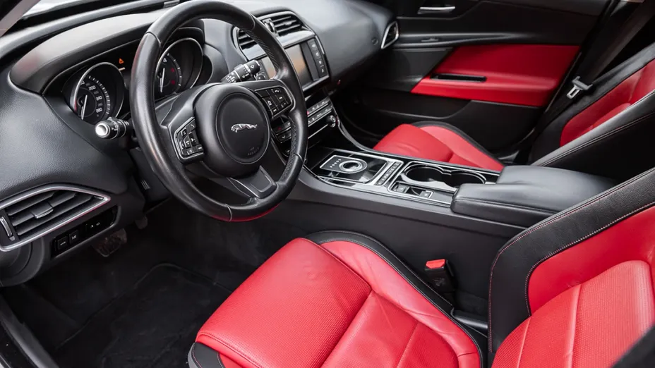 JAGUAR XE -