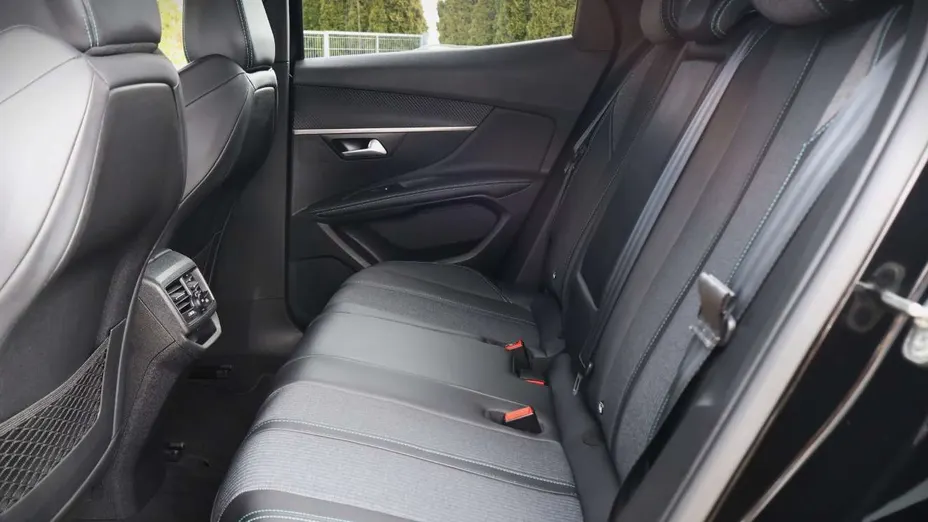 PEUGEOT 3008 -