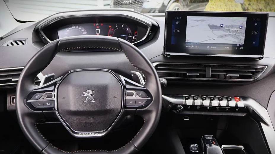 PEUGEOT 3008 -