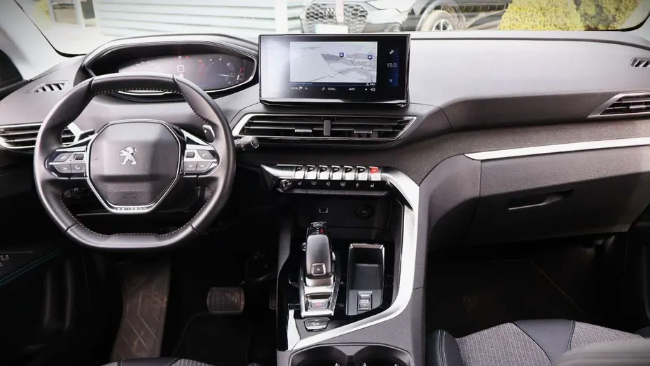 PEUGEOT 3008 -