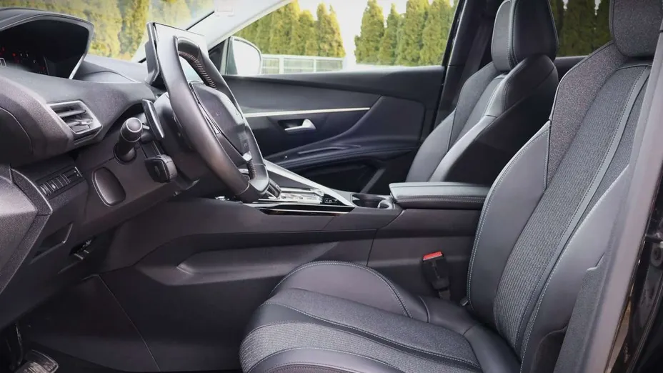 PEUGEOT 3008 -