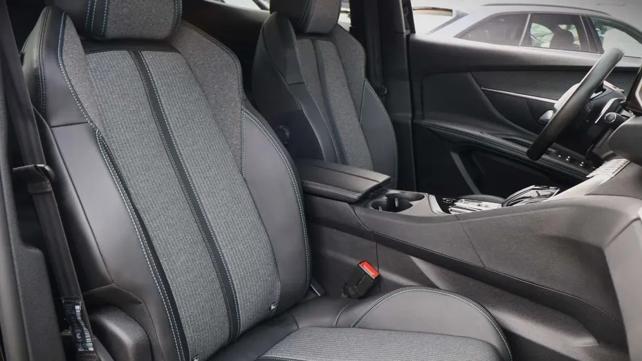 PEUGEOT 3008 -