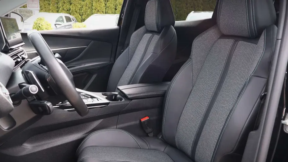 PEUGEOT 3008 -