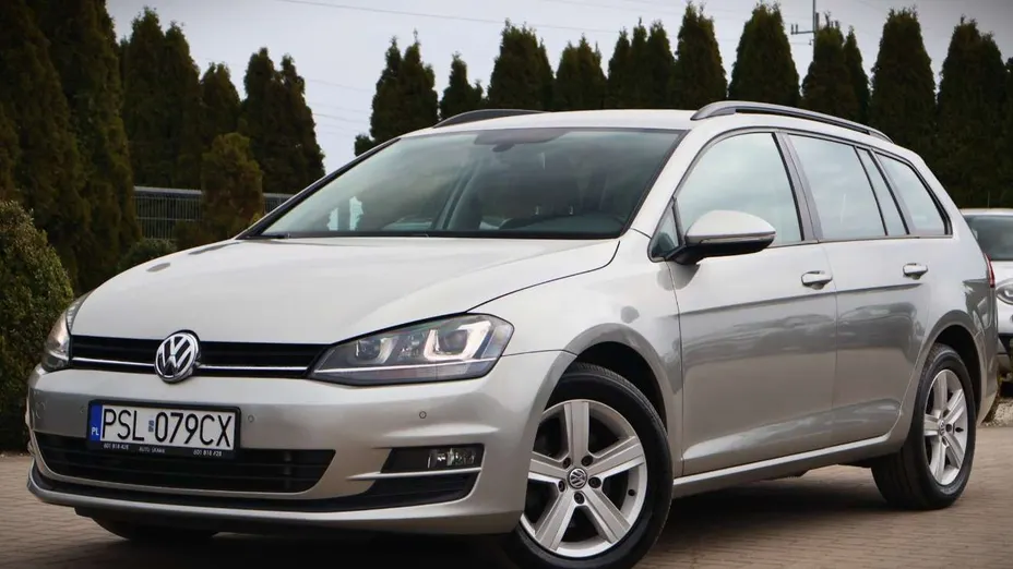 VOLKSWAGEN Golf -