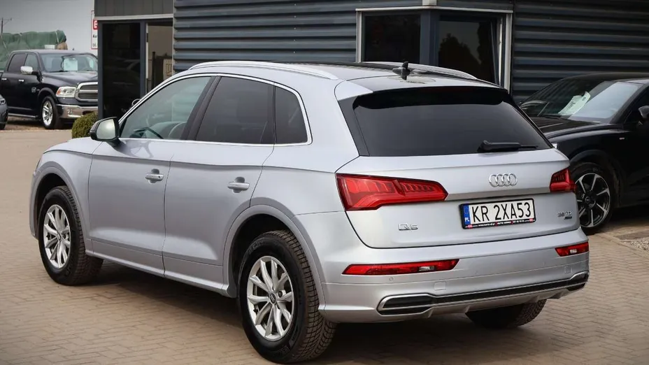 AUDI Q5 -