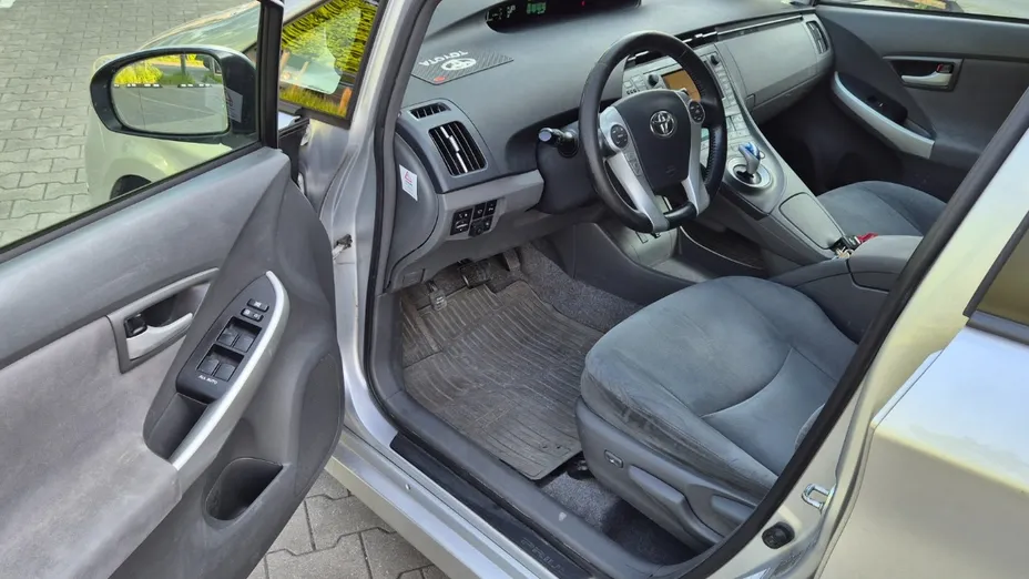 TOYOTA Prius -
