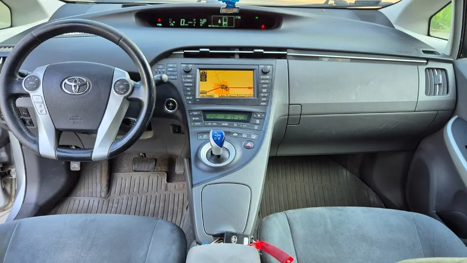 TOYOTA Prius -