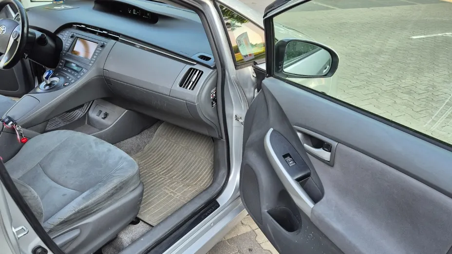 TOYOTA Prius -