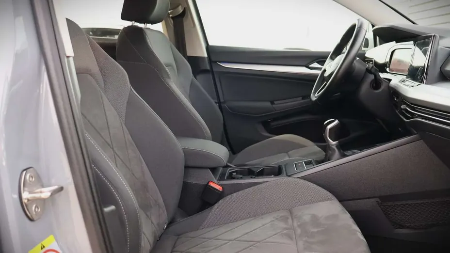 VOLKSWAGEN Golf -