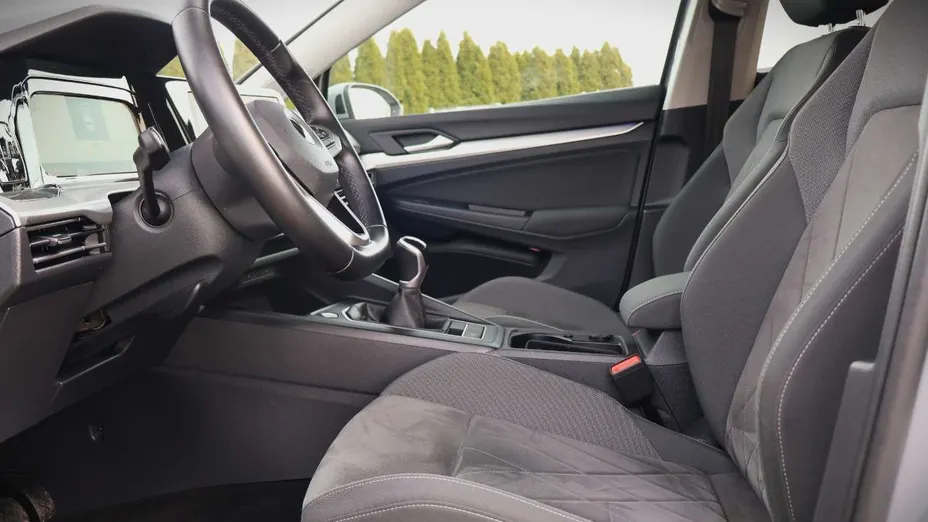 VOLKSWAGEN Golf -