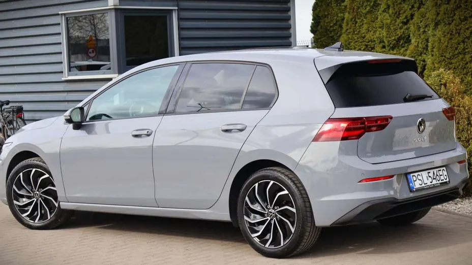 VOLKSWAGEN Golf -