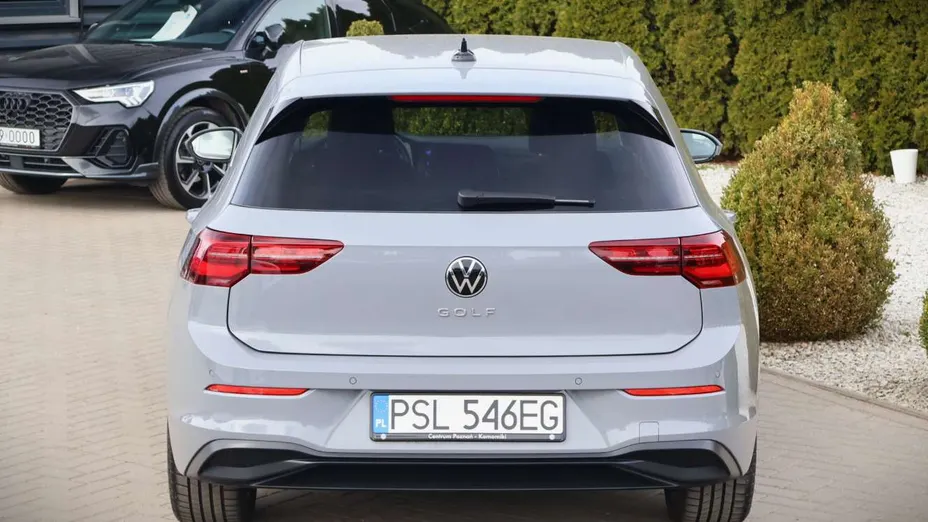 VOLKSWAGEN Golf -