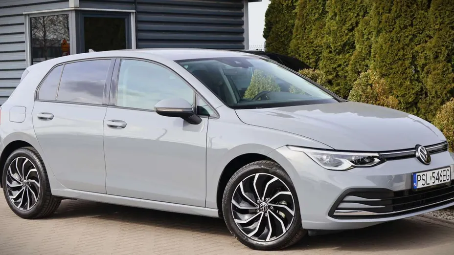 VOLKSWAGEN Golf -