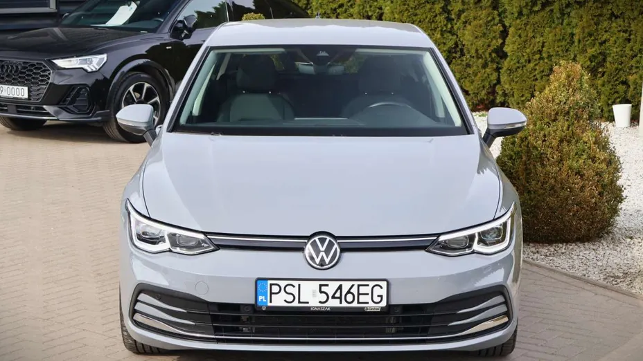 VOLKSWAGEN Golf -