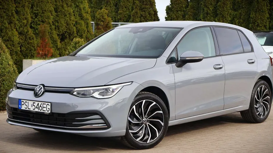 VOLKSWAGEN Golf -