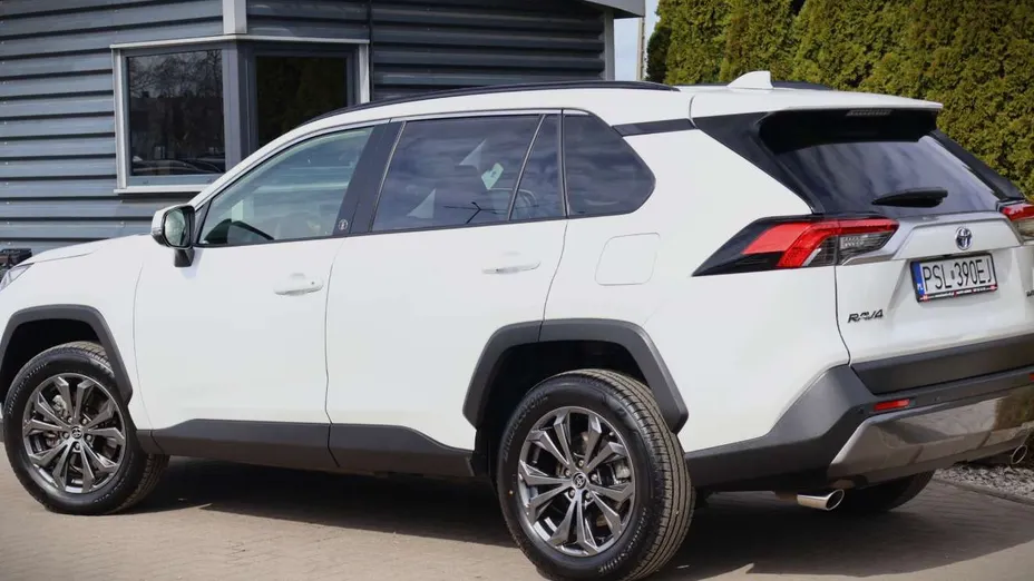 TOYOTA RAV4 -