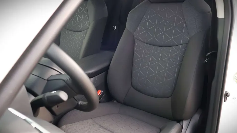 TOYOTA RAV4 -