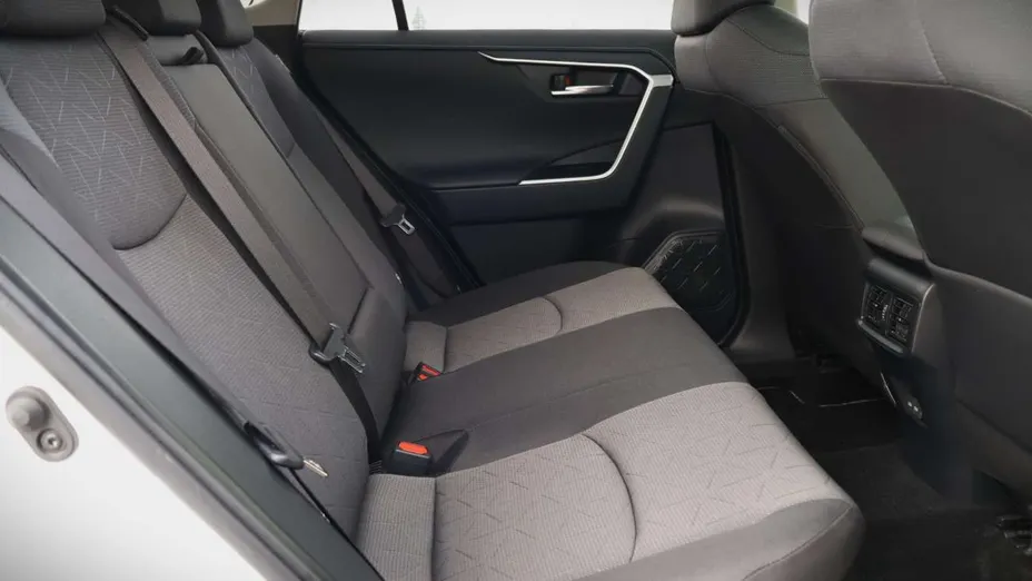 TOYOTA RAV4 -