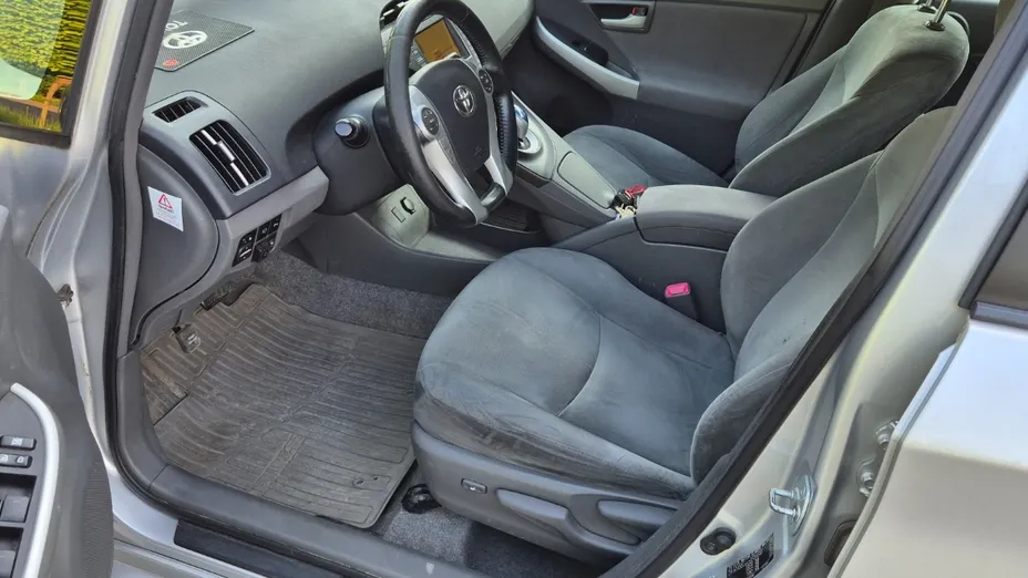 TOYOTA Prius -