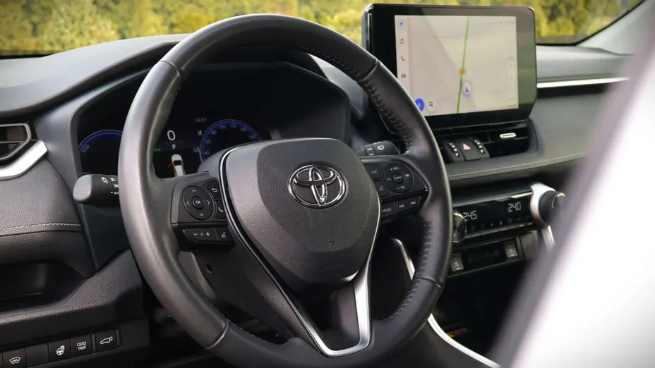 TOYOTA RAV4 -