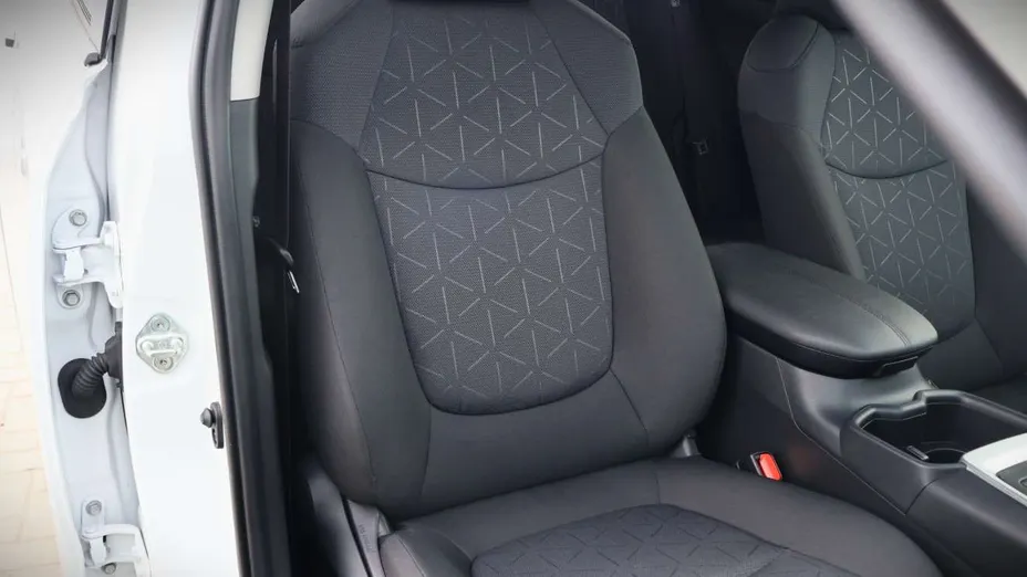 TOYOTA RAV4 -