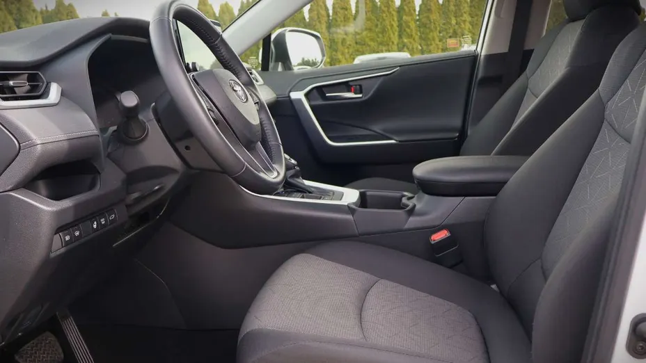 TOYOTA RAV4 -