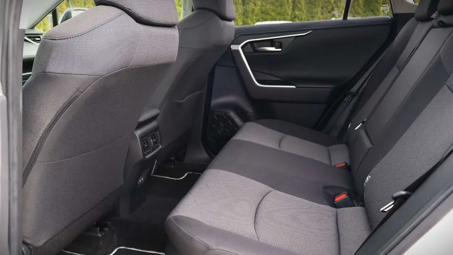 TOYOTA RAV4 -