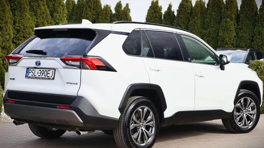 TOYOTA RAV4 -