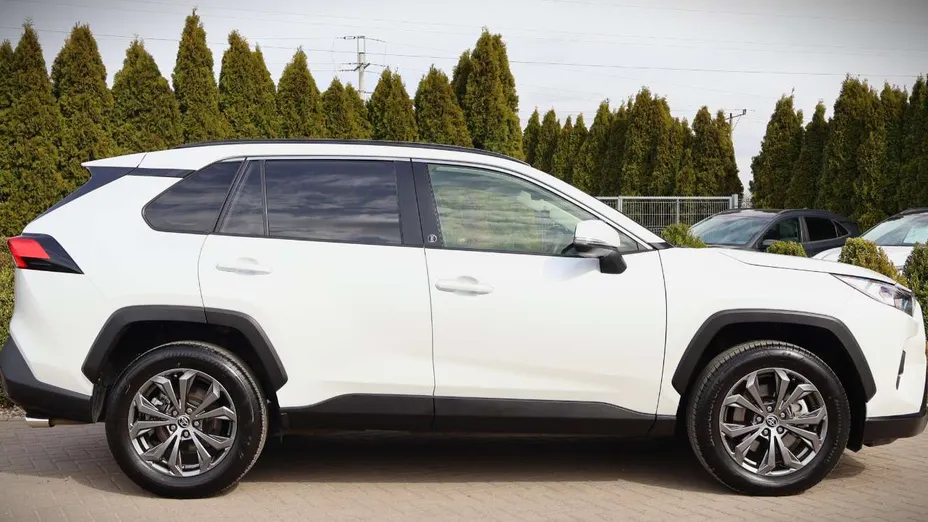 TOYOTA RAV4 -