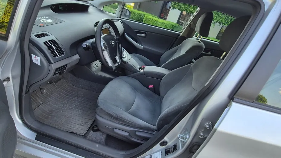 TOYOTA Prius -