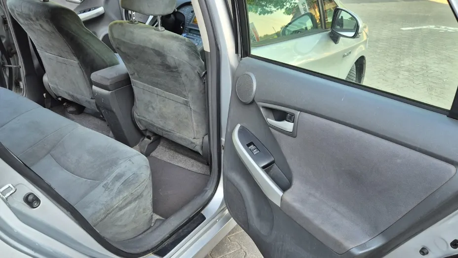 TOYOTA Prius -